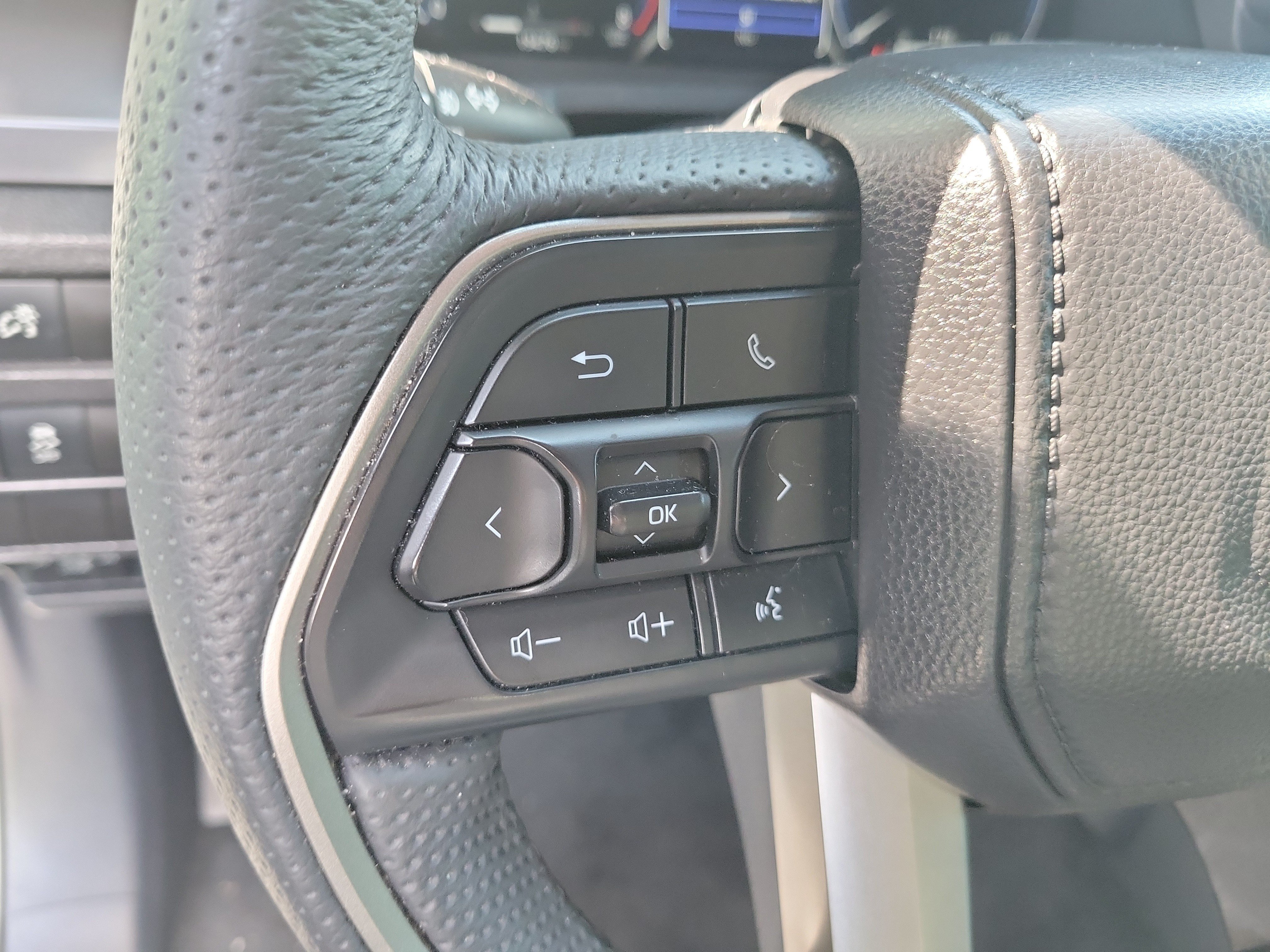 Certified 2025 Toyota Tacoma TRD Sport AWD/4WD image 26