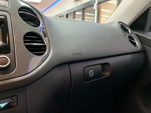 Used 2014 Volkswagen Tiguan SE image 18