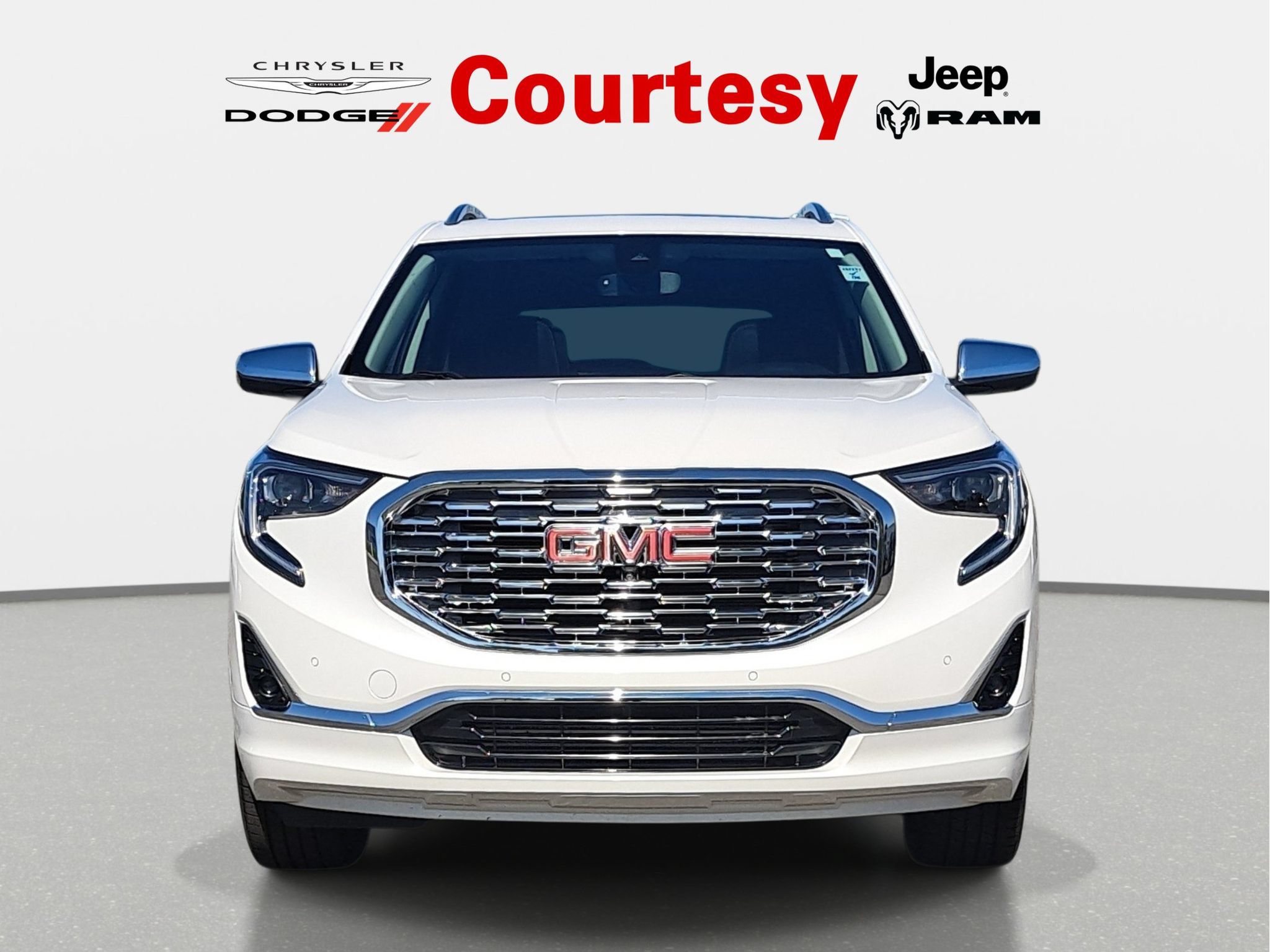 Used 2020 GMC Terrain Denali w/ Denali Premium Package AWD/4WD image 8