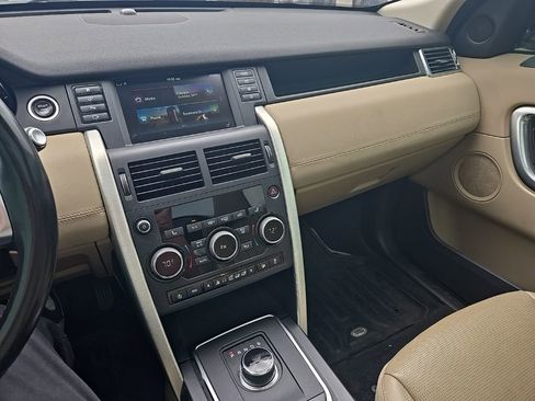 Used 2018 Land Rover Discovery Sport HSE image 17