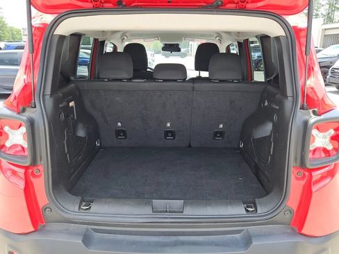 Used 2023 Jeep Renegade Latitude AWD/4WD image 13