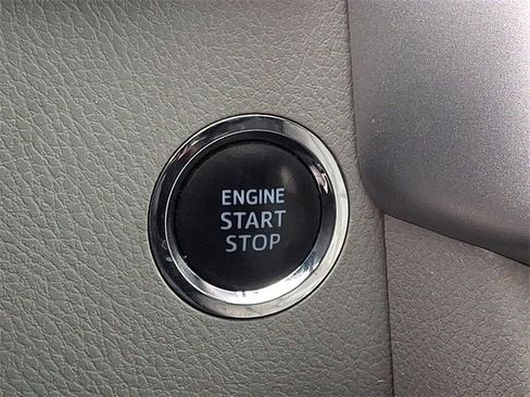 Used 2014 Toyota Highlander XLE image 22