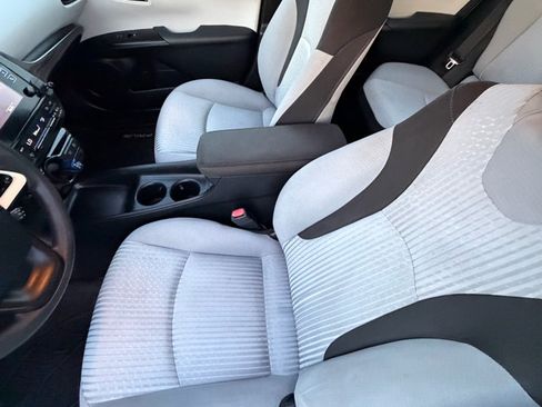 Used 2016 Toyota Prius Two image 10