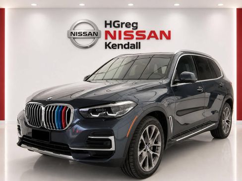 Used 2022 BMW X5 xDrive40i w/ Parking Assistance Package AWD/4WD image 3