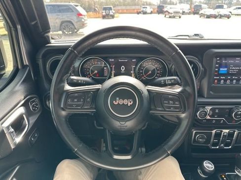 Certified 2022 Jeep Gladiator Sport AWD/4WD image 12