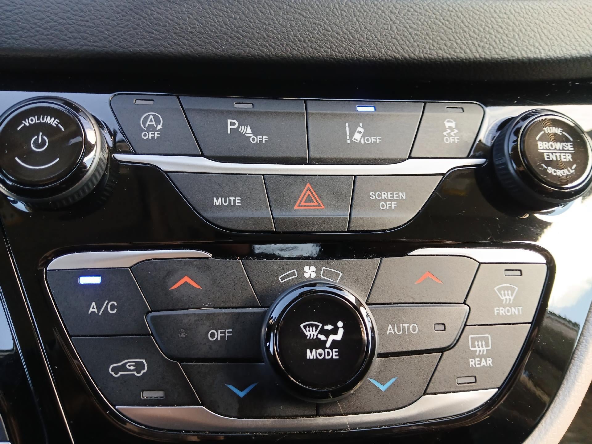 Used 2024 Chrysler Pacifica Touring-L FWD image 34