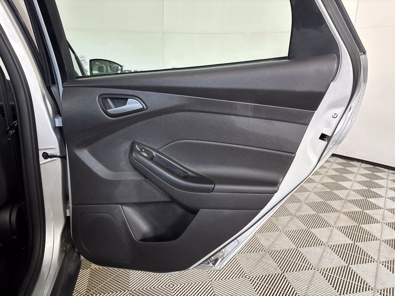 Used 2018 Ford Focus SE w/ SE Appearance Package FWD image 25