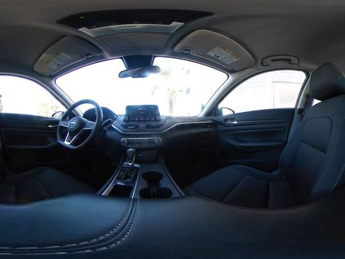Used 2025 Nissan Altima 2.5 SV FWD image 38