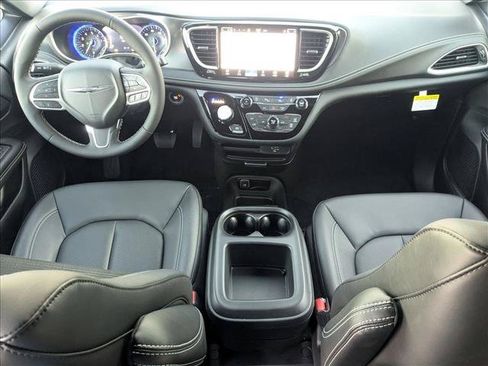 New 2026 Chrysler Pacifica Select AWD/4WD image 14