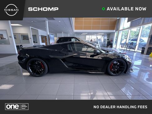 Used 2025 Chevrolet Corvette Z06 RWD image 1
