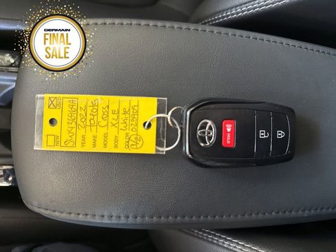 Certified 2022 Toyota Corolla Cross XLE image 18