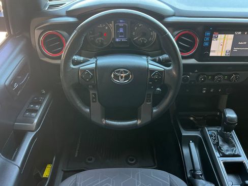 Used 2018 Toyota Tacoma TRD Sport AWD/4WD image 15