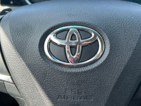 Used 2017 Toyota Camry SE image 32