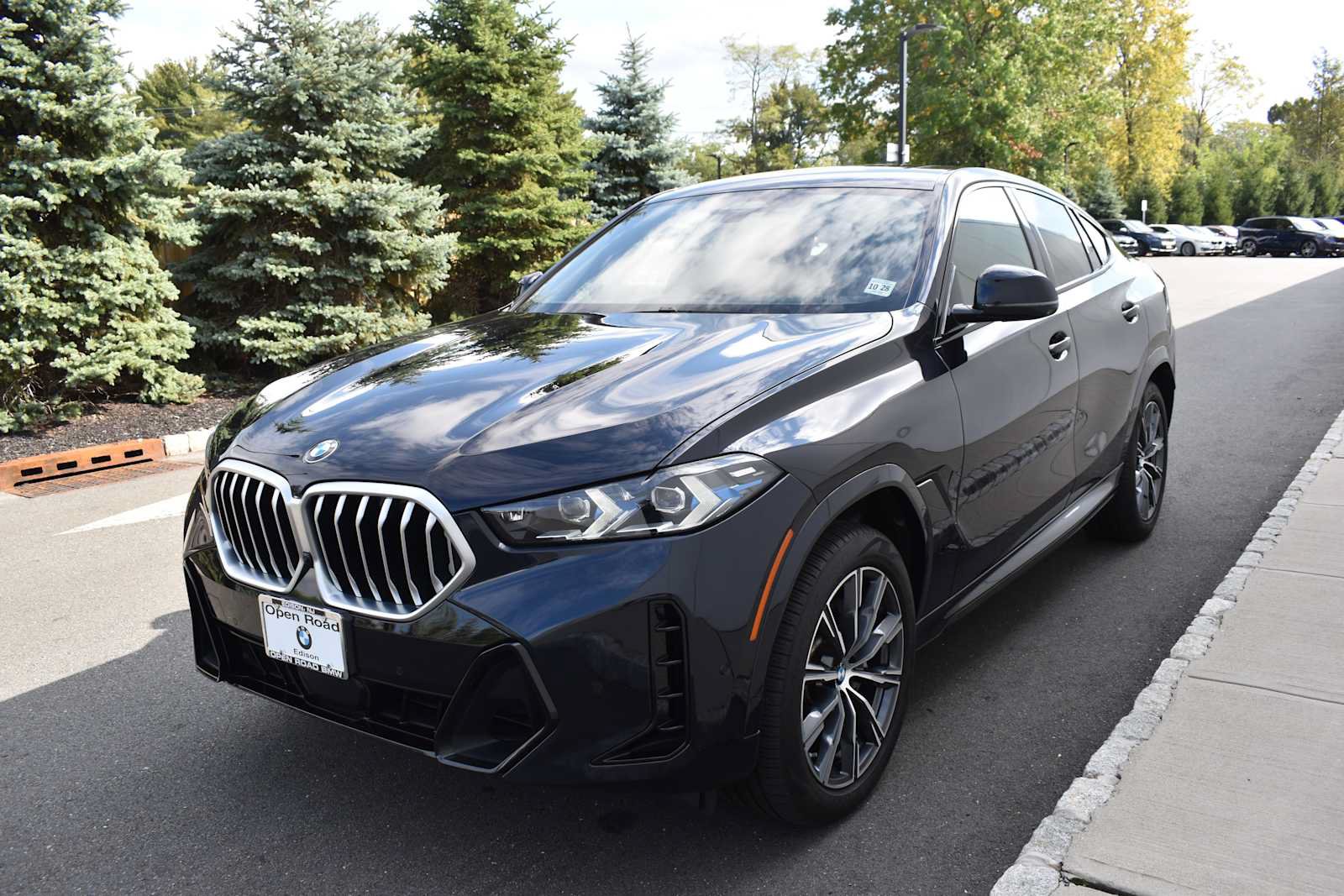 Used 2024 BMW X6 xDrive40i w/ Premium Package AWD/4WD image 3