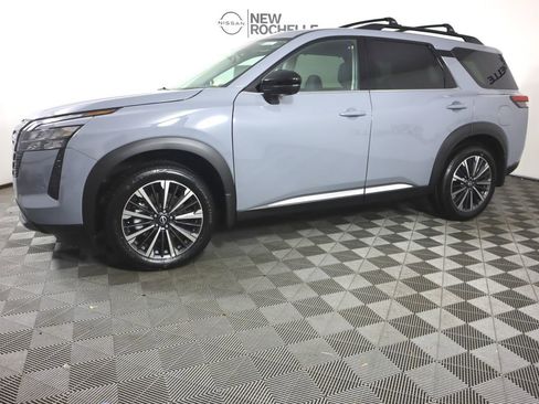 New 2026 Nissan Pathfinder Platinum AWD/4WD image 4