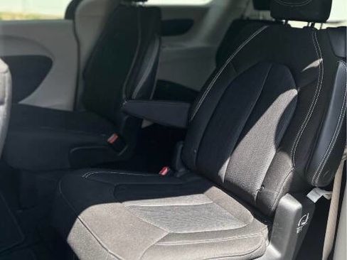 Used 2020 Chrysler Voyager LX image 11