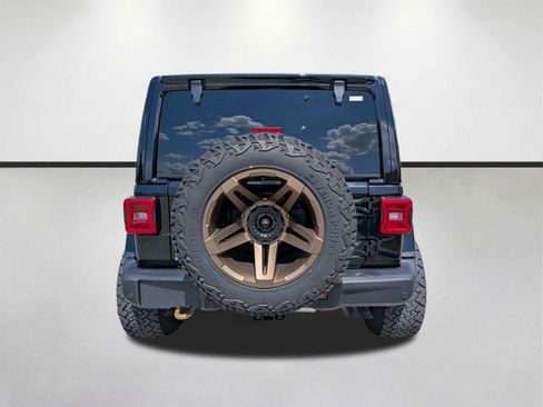 Used 2022 Jeep Wrangler Unlimited Rubicon w/ Trailer Tow Package AWD/4WD image 5