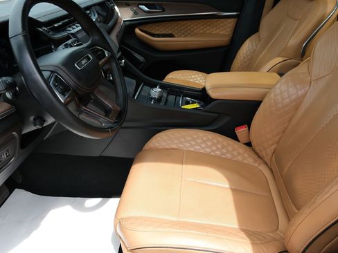 Used 2023 Jeep Grand Cherokee Summit w/ Adv Protech Group IV AWD/4WD image 5