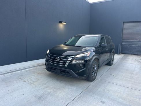 Used 2024 Nissan Rogue S FWD image 1