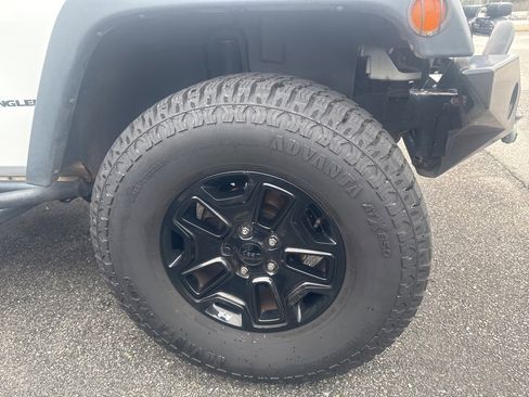 Used 2015 Jeep Wrangler Sport image 4