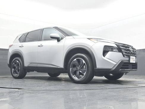 Used 2025 Nissan Rogue SV AWD/4WD image 23