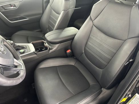 Used 2022 Toyota RAV4 Limited image 26