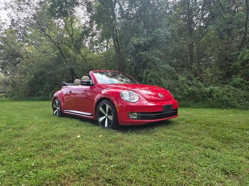 Used 2013 Volkswagen Beetle 2.0T FWD image 3