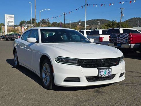 Used 2019 Dodge Charger SXT w/ Leather Interior Group RWD image 4
