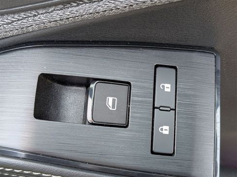 Used 2023 Nissan Rogue SV image 35