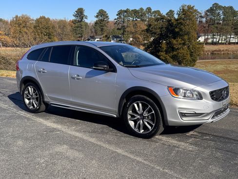 Used 2016 Volvo V60 T5 Cross Country w/ Convenience Package image 18