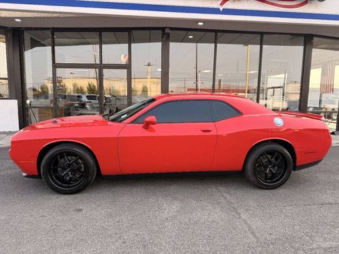 Used 2016 Dodge Challenger SXT Plus RWD image 2