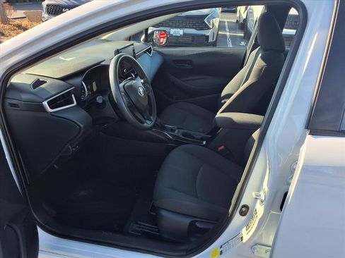 Used 2022 Toyota Corolla LE image 23