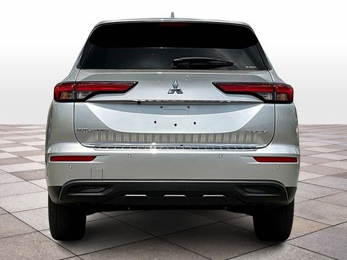 New 2025 Mitsubishi Outlander ES image 4