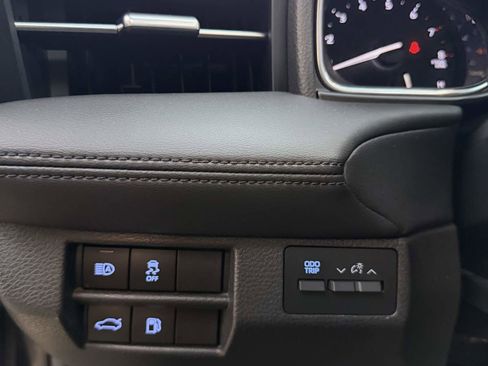 Used 2019 Toyota Avalon XLE w/ Moonroof Package image 15