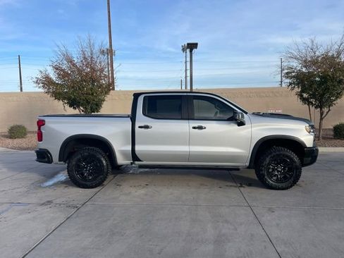 Used 2022 Chevrolet Silverado 1500 ZR2 w/ Technology Package image 3