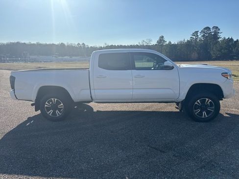 Used 2017 Toyota Tacoma TRD Sport w/ Tow Package image 7