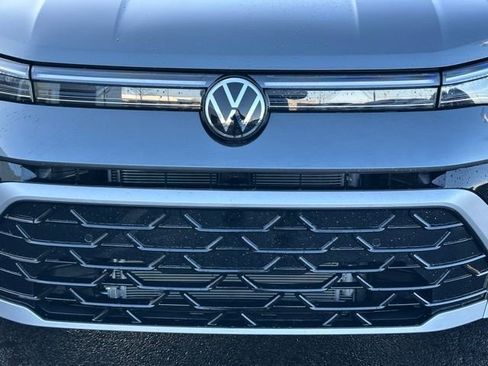 New 2026 Volkswagen Taos SEL image 9