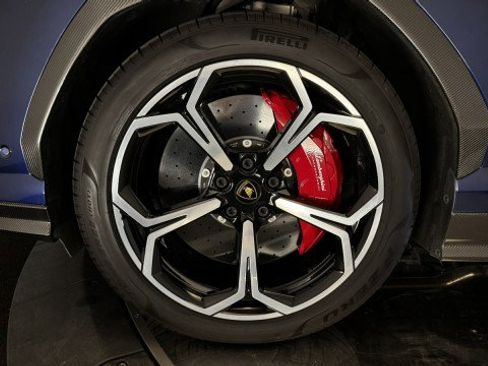 Used 2022 Lamborghini Urus image 40