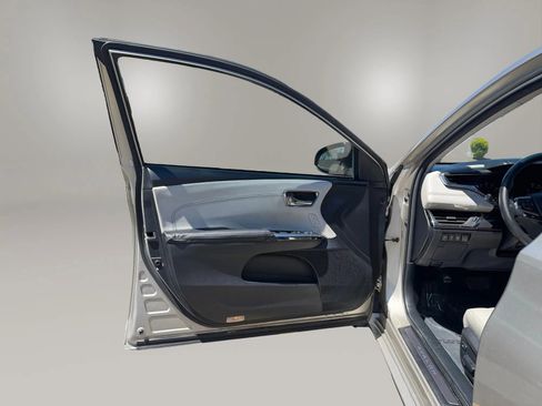Used 2013 Toyota Avalon Limited FWD image 12