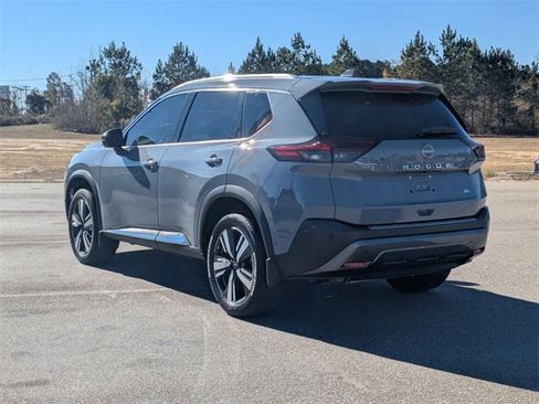 Used 2023 Nissan Rogue SL w/ SL Premium Package image 5