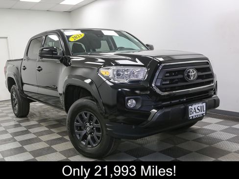 Used 2023 Toyota Tacoma SR5 AWD/4WD image 2