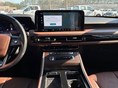 Used 2025 Lincoln Aviator Reserve w/ Illumination Package image 17