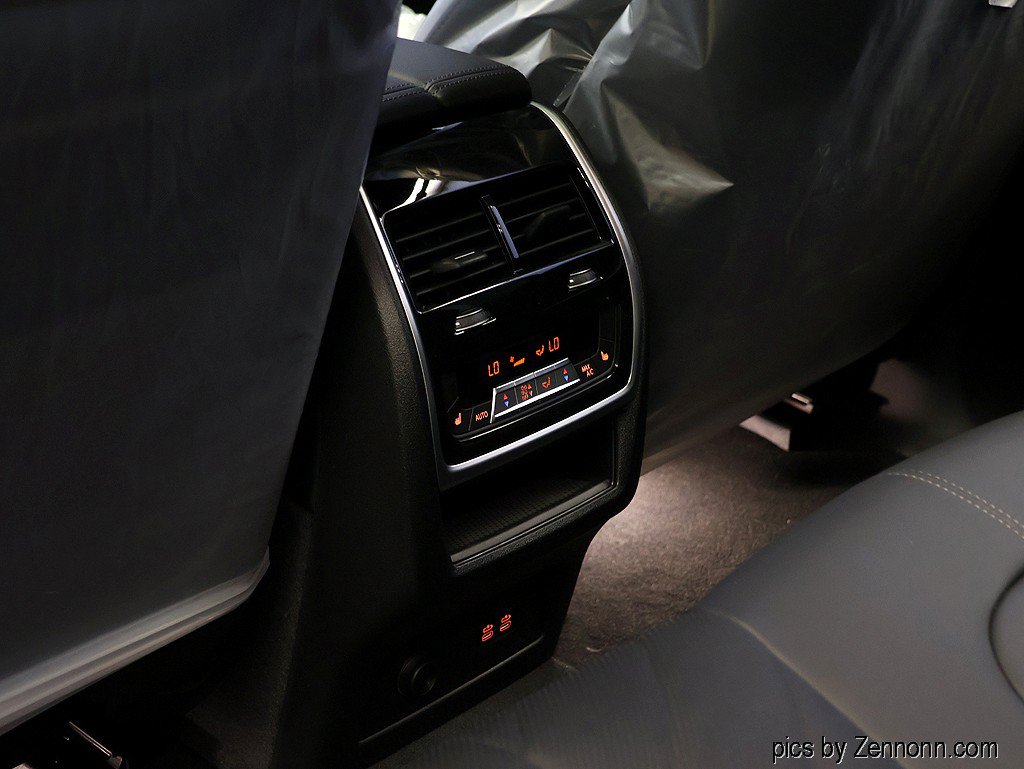 Used 2026 BMW X5 M60i AWD/4WD image 14
