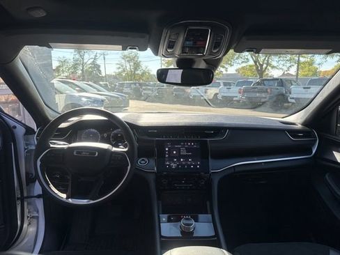 Used 2024 Jeep Grand Cherokee Altitude image 21