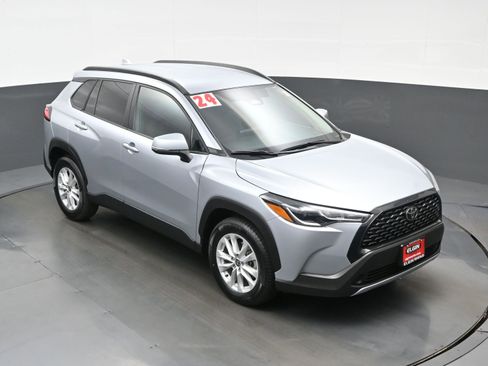 Used 2024 Toyota Corolla Cross LE image 33