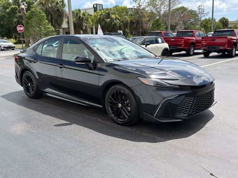Used 2025 Toyota Camry SE w/ Convenience Package FWD image 6
