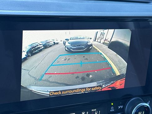 Used 2023 Toyota Highlander XLE FWD image 20