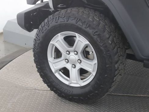 Used 2018 Jeep Wrangler Unlimited Sport S AWD/4WD image 13