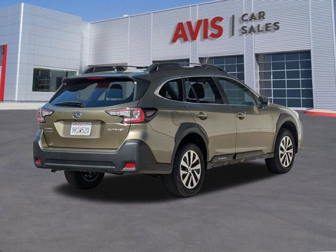 Used 2025 Subaru Outback Premium image 6