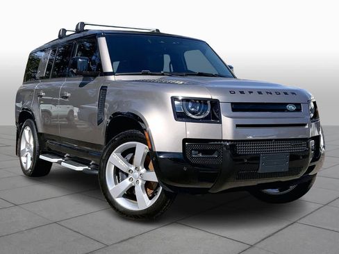 Used 2023 Land Rover Defender 130 X-Dynamic SE image 3